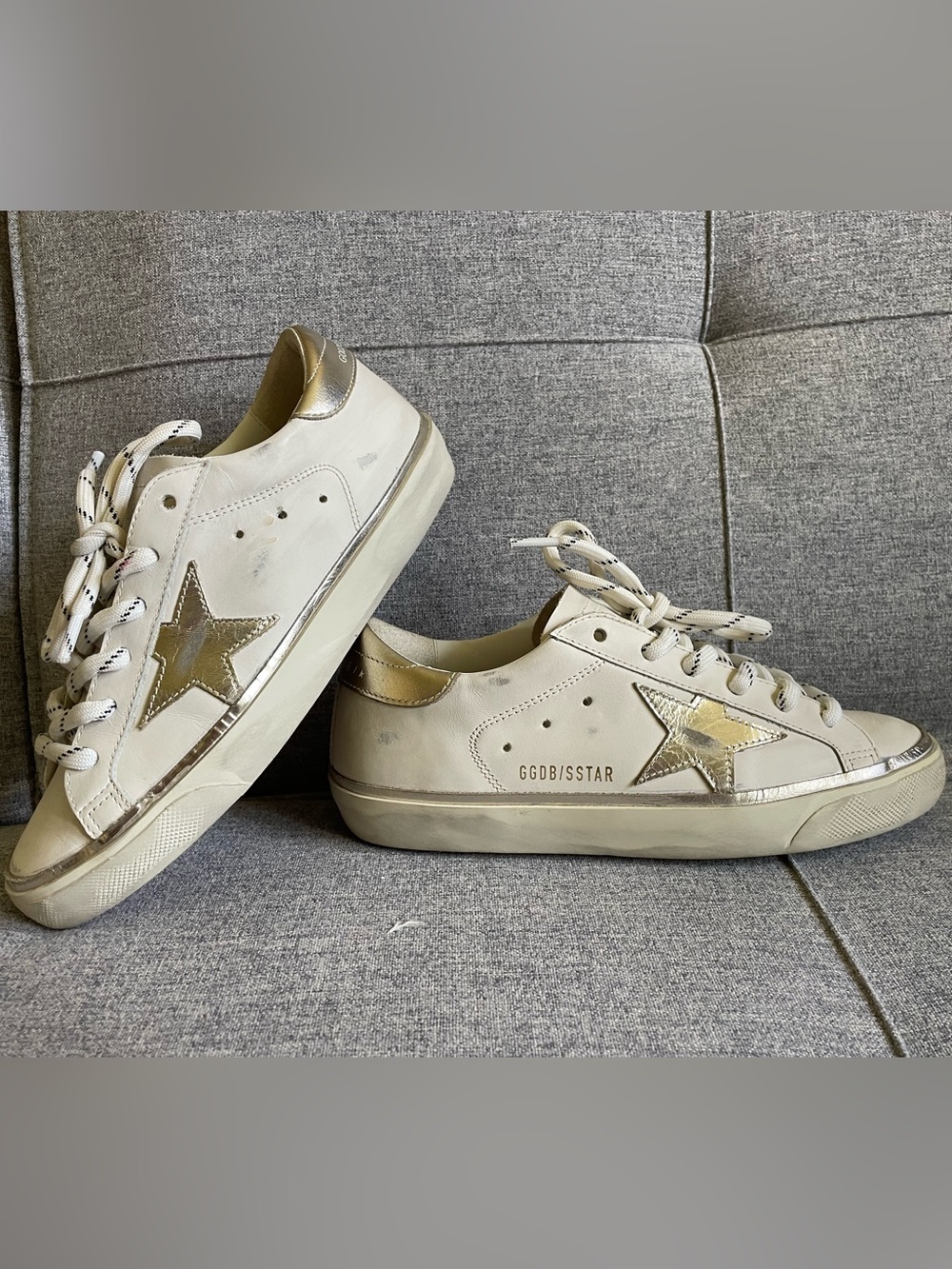 BNIB Golden Goose Superstars size 37. White leather & light Gold Star Sneakers